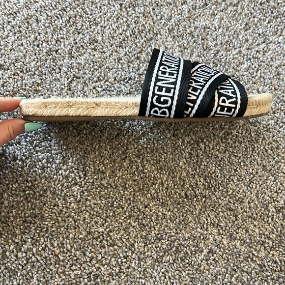 Women’s BCBGeneration raffia slide sandals. Size 8. - Picture 5 of 6